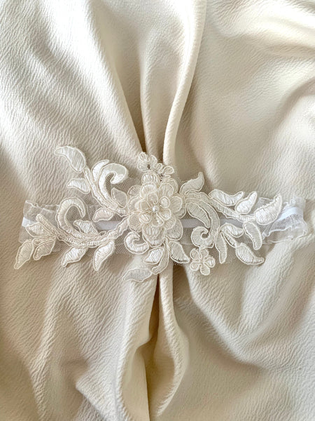Strumpeband ivory spets med pärlor, onesize
