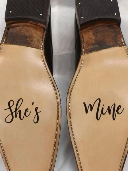 Skodekoration ”She’s mine” & ”He’s mine”, svarta stickers sko