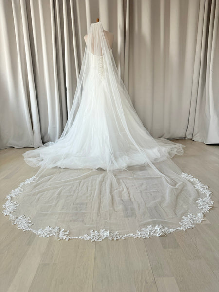 Brudslöja 300 cm med spets, ljus ivory