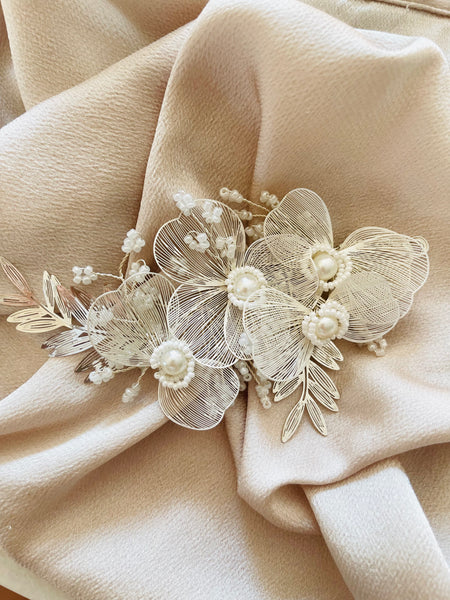 Vackert hårsmycke i silver med blommor