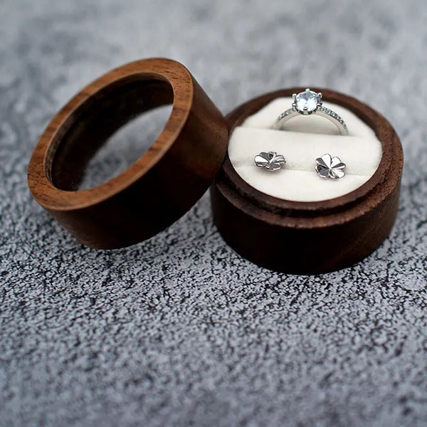 Ringask rund elegant trä två ringar (dubbel ringbox)