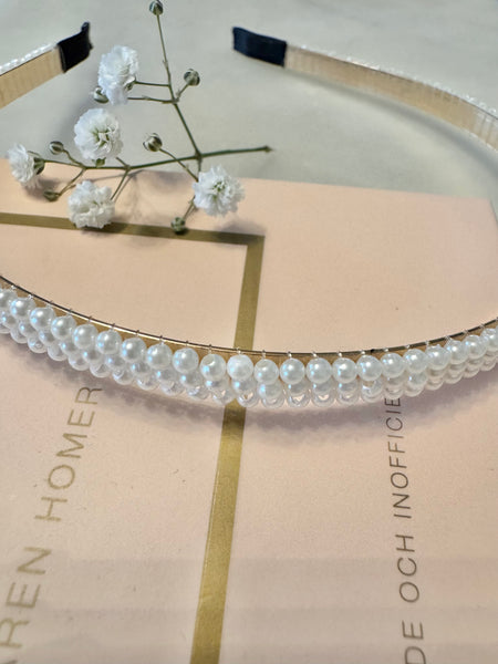 Diadem med pärlor