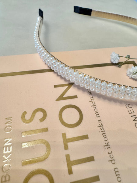 Diadem med pärlor