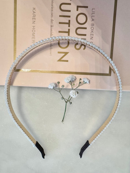 Diadem med pärlor