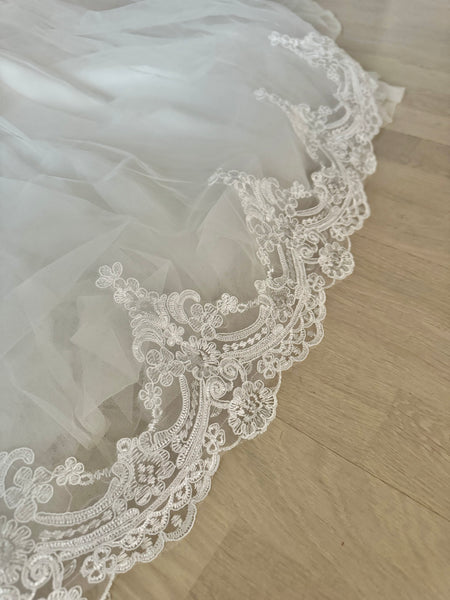 Brudslöja 200 cm med spets, ljus benvit (ivory 2,0 m)