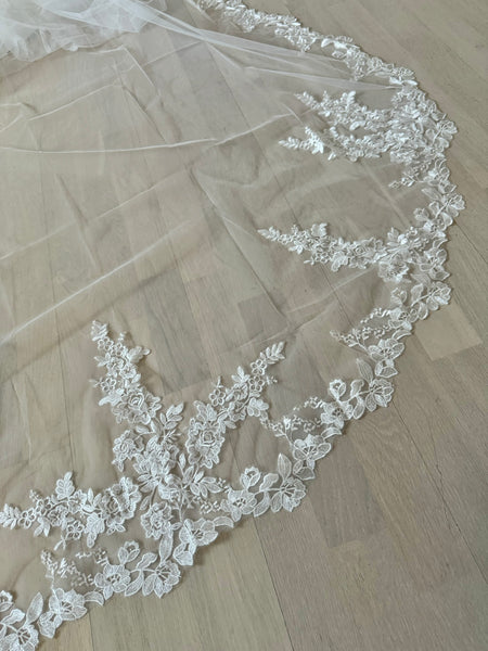 Brudslöja 300 cm med spets, ljus ivory/benvit