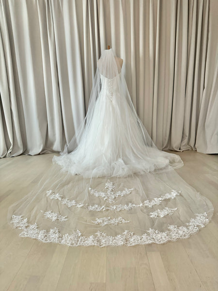 Brudslöja 300 cm med spets, ljus ivory/benvit