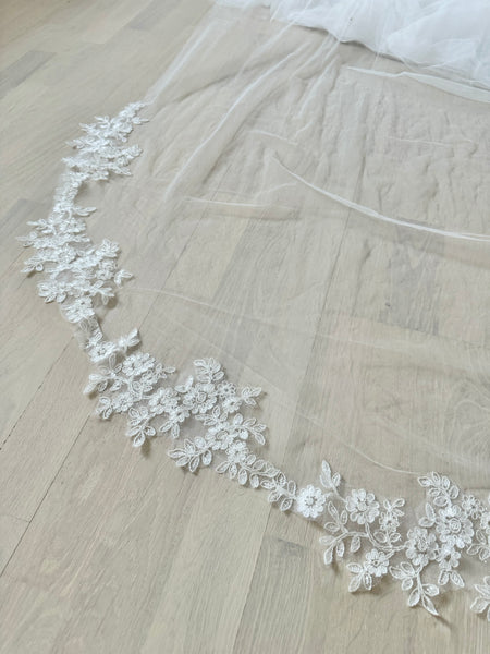 Brudslöja 300 cm med spets, benvit (ivory 3,0 m)