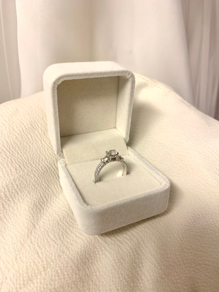Ringask ivory sammet (ringbox en ring)
