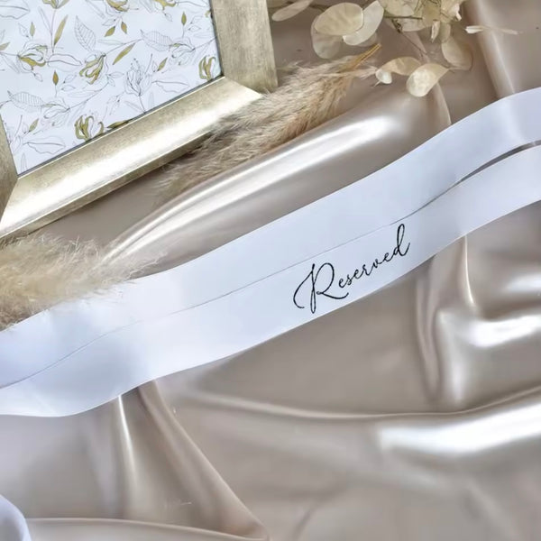 Stolsrosett ”Reserved” vit satin