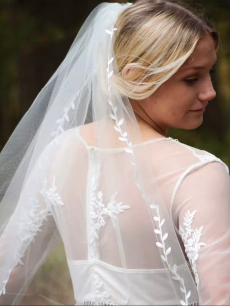 Brudslöja 200 cm med spets blad runt hela, ivory