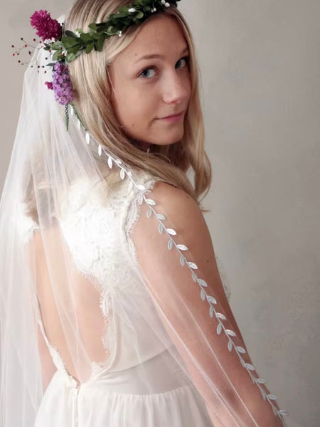 Brudslöja 200 cm med spets blad runt hela, ivory