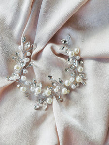 Vackert hårband med stenar & pärlor i silver