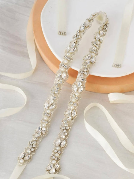 Vackert midjeband med stenar i ivory satin