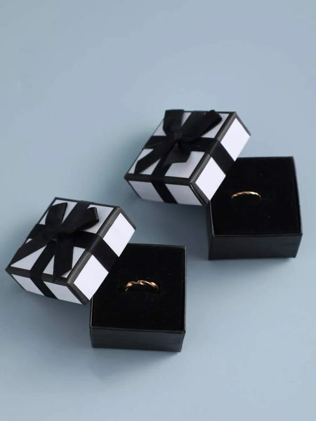 Ringask svart & vit (presentask/ringbox)