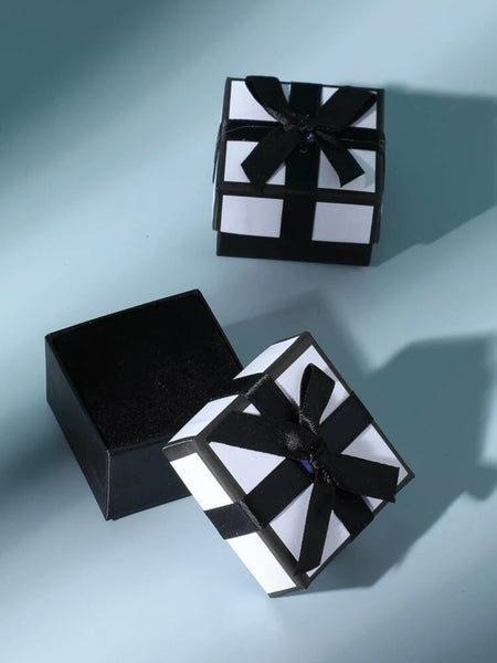 Ringask svart & vit (presentask/ringbox)