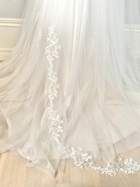 Brudslöja 300 cm med spets, ljus ivory