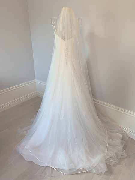 Brudslöja 200 cm i tyll med satinkant, off white