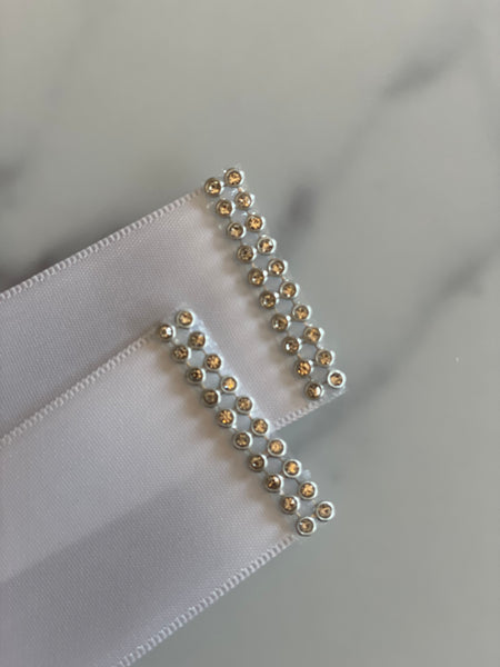Midjeband med eleganta stenar & pärlor vit till bruden/bröllopet.
