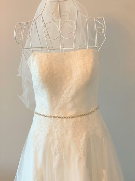 Smalt midjeband med stenar i beige satin