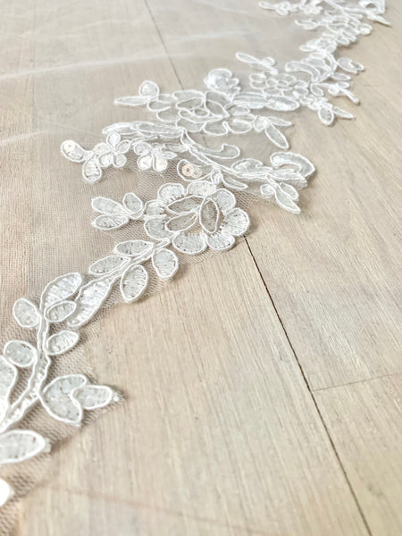 Brudslöja 250 cm med spets, benvit (ivory 2,5 m)