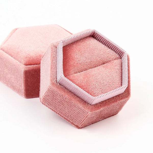 Ringask Peach, hexagon sammet (rosa ringbox)