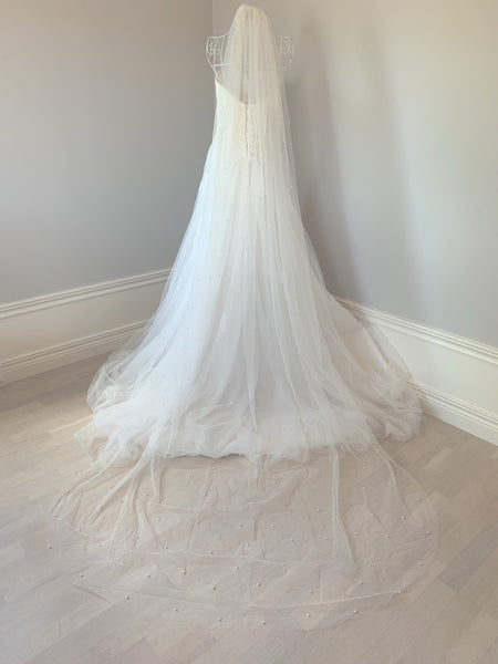 Brudslöja med pärlor, 250 cm off white