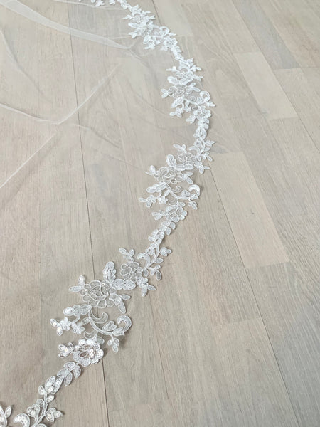 Brudslöja 250 cm med spets, benvit (ivory 2,5 m)