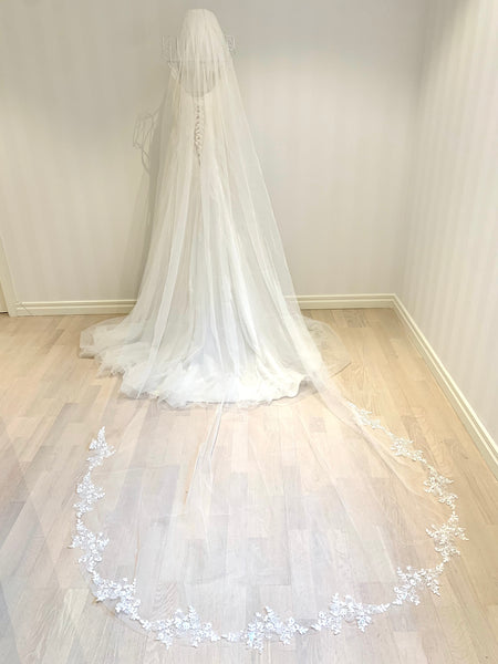 Brudslöja 300 cm med spets, benvit (3 m ivory)