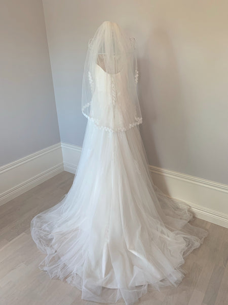 Brudslöja 75 cm i tyll med spetskant, ivory