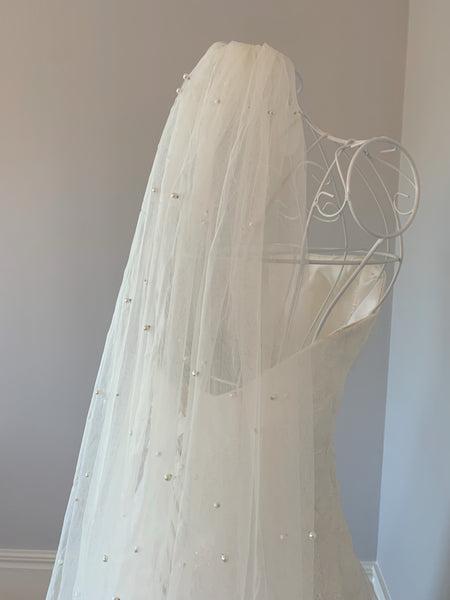 Brudslöja med pärlor, 250 cm off white