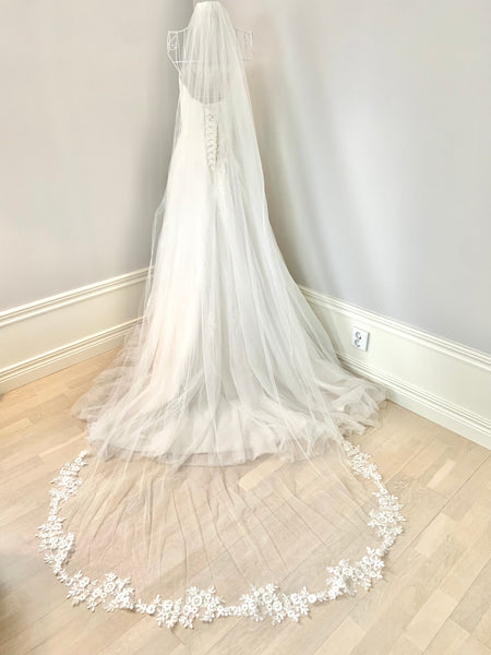 Brudslöja 250 cm med spets, benvit (ivory 2,5 m)
