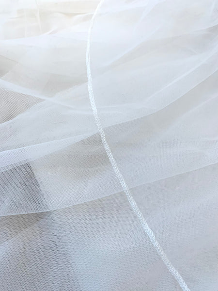 Brudslöja 185 cm i tyll sydda kanter, ivory/benvit