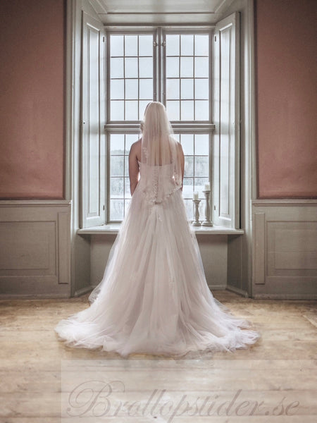 Brudslöja 75 cm i tyll med spetskant, off white