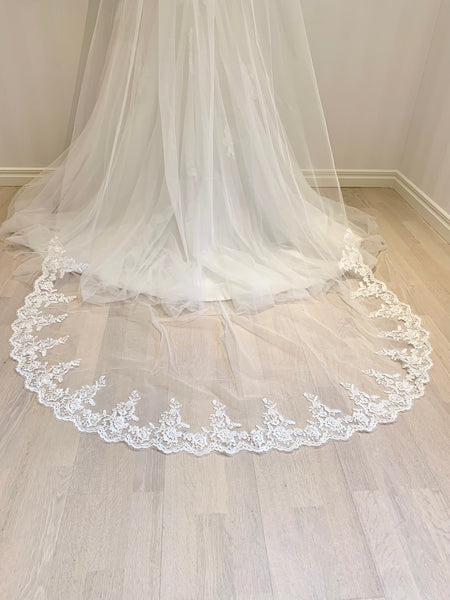 Brudslöja 250 cm med spets, benvit (ivory 2,5 m)