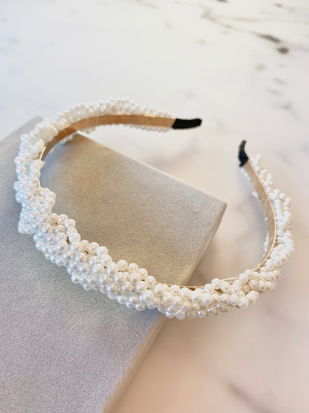 Diadem med pärlor