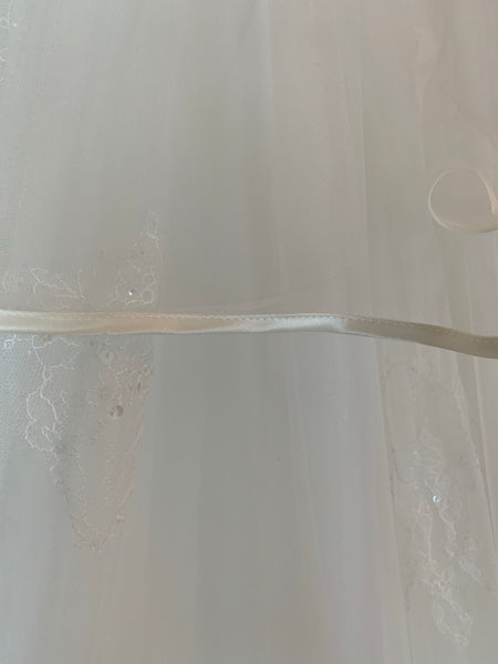 Brudslöja 100 cm i tyll med satinkant, ivory/creme