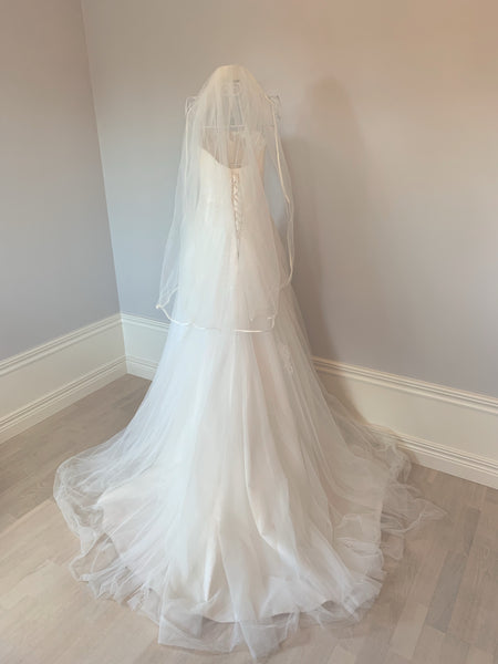 Brudslöja 100 cm i tyll med satinkant, ivory/creme