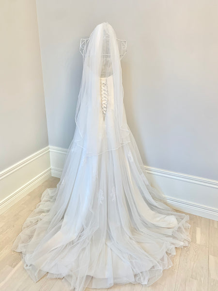 Brudslöja 100 cm i tyll sydda kanter, ivory/benvit