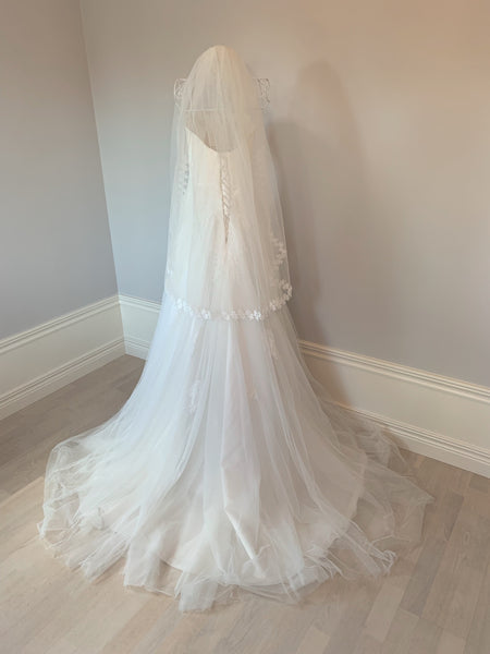 Brudslöja 100 cm i tyll med spetskant, off white