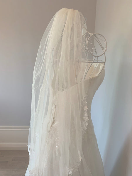 Brudslöja 75 cm i tyll med spetskant, off white