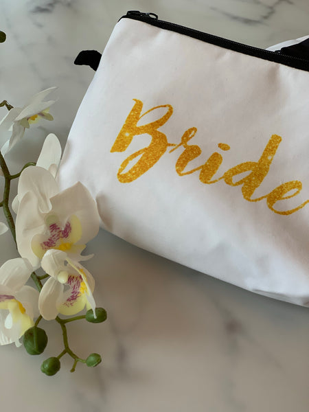 Necessär “Bride” vit med guldtext