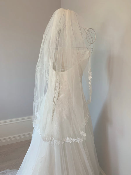 Brudslöja 75 cm i tyll med spetskant, ivory