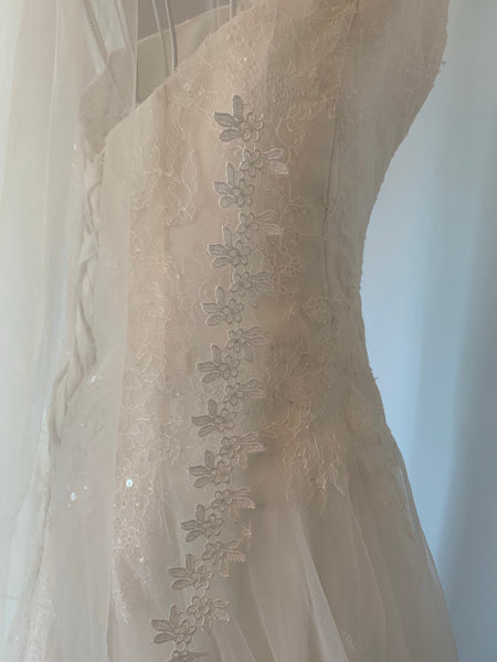 Brudslöja 100 cm i tyll med spetskant, off white
