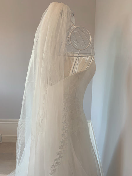 Brudslöja 100 cm i tyll med spetskant, off white
