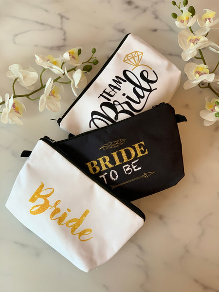 Necessär “Bride” vit med guldtext