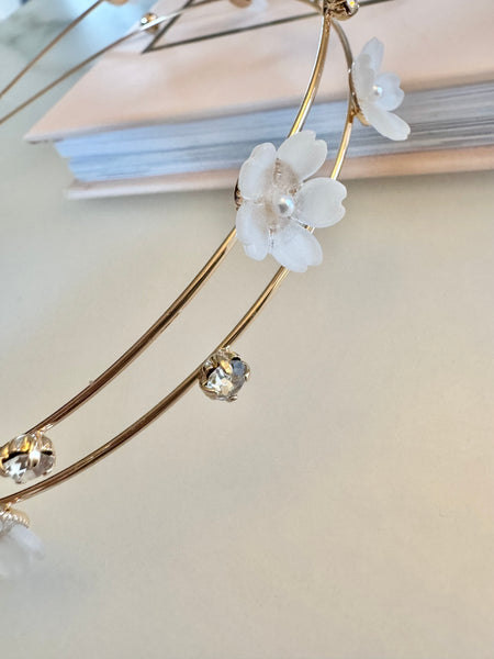 Diadem guld med stenar & blommor