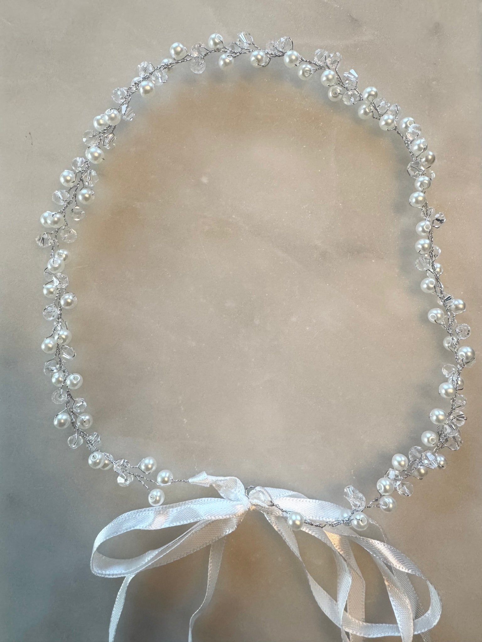 Hårband silver med pärlor & satinband