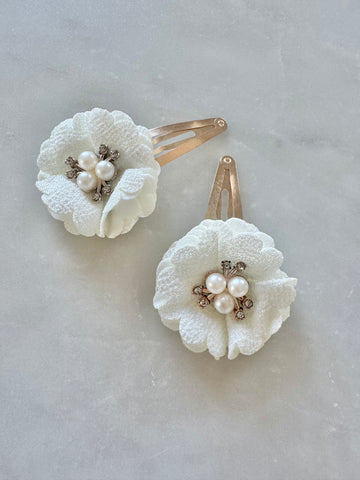 2 st blomma hårspänne benvit