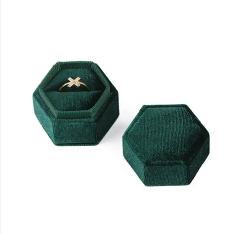 Ringask Emerald green, hexagon sammet (grön ringbox)